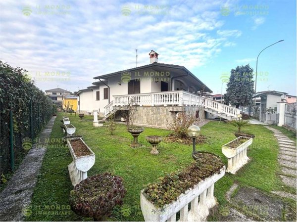 casa indipendente in vendita a Carpiano