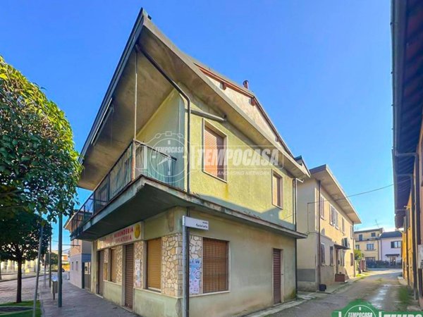 casa indipendente in vendita a Carpiano