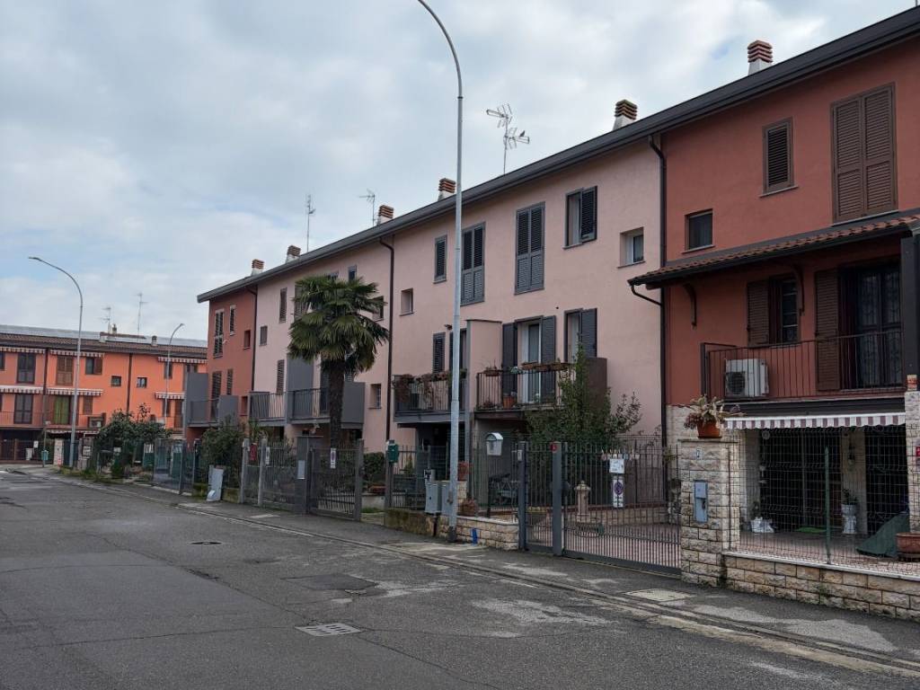 casa indipendente in vendita a Carpiano