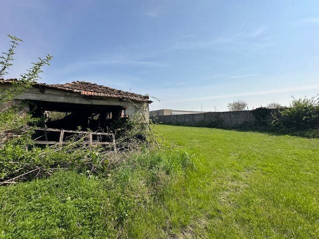 terreno edificabile in vendita a Carpiano