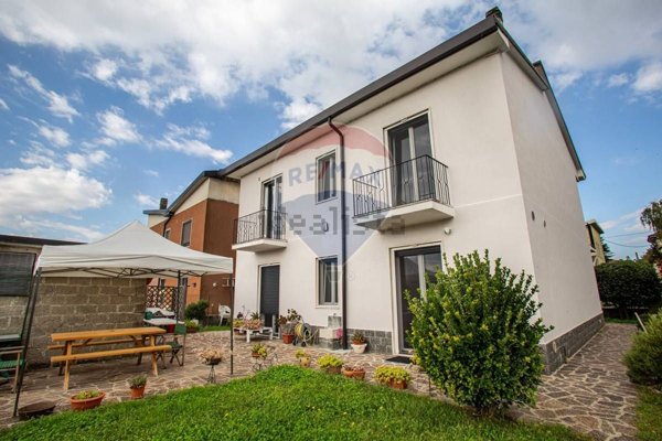 casa indipendente in vendita a Carpiano