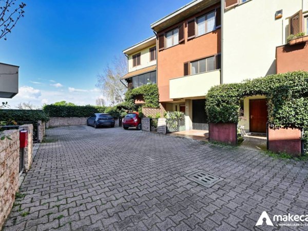 casa indipendente in vendita a Carpiano