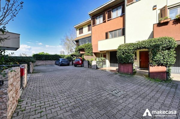 casa indipendente in vendita a Carpiano