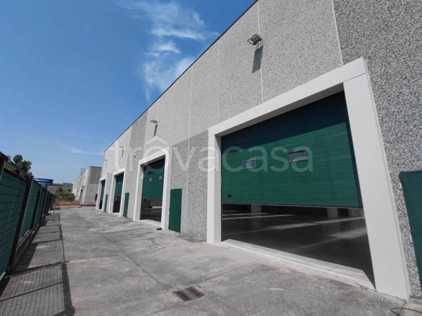locale commerciale in vendita a Carpiano
