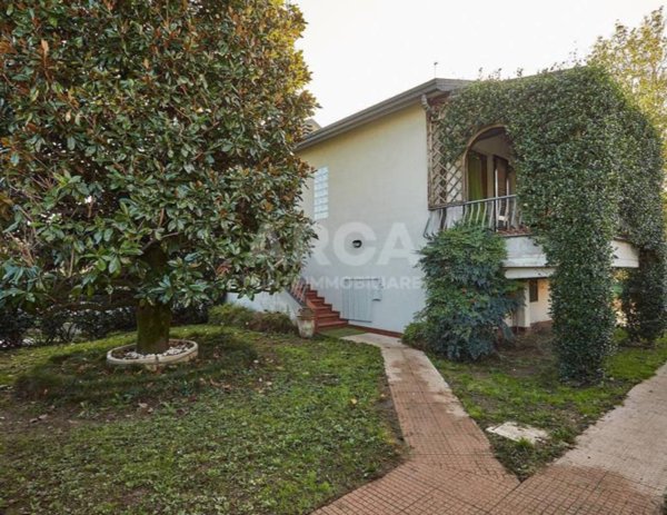 casa indipendente in vendita a Carugate