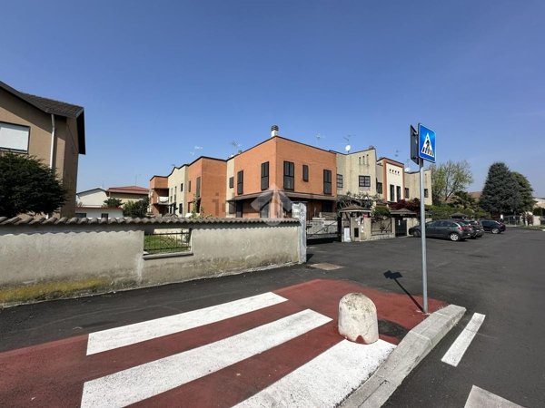 casa indipendente in vendita a Carugate