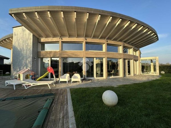 casa indipendente in vendita a Carugate