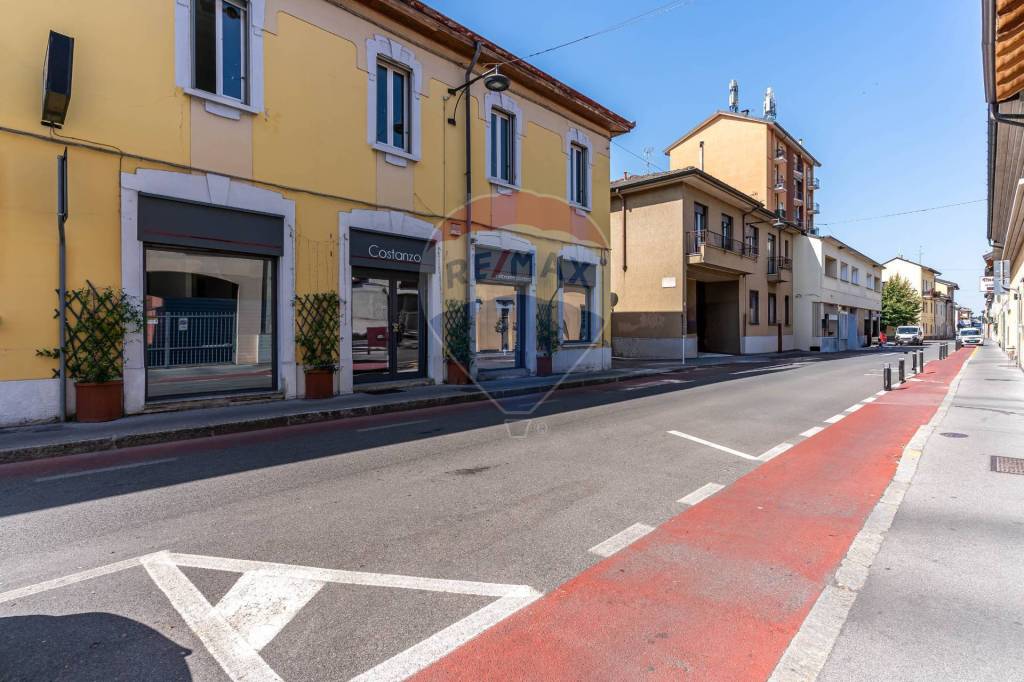 negozio in vendita a Carugate