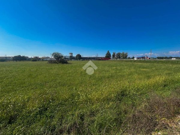 terreno edificabile in vendita a Carugate