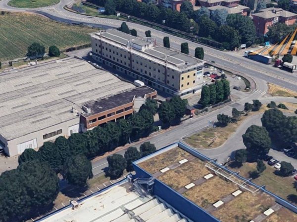 locale commerciale in vendita a Carugate