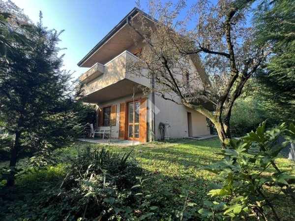 casa indipendente in vendita a Carugate