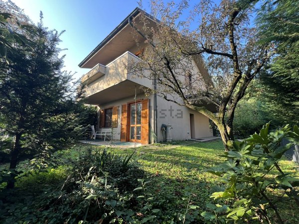 casa indipendente in vendita a Carugate