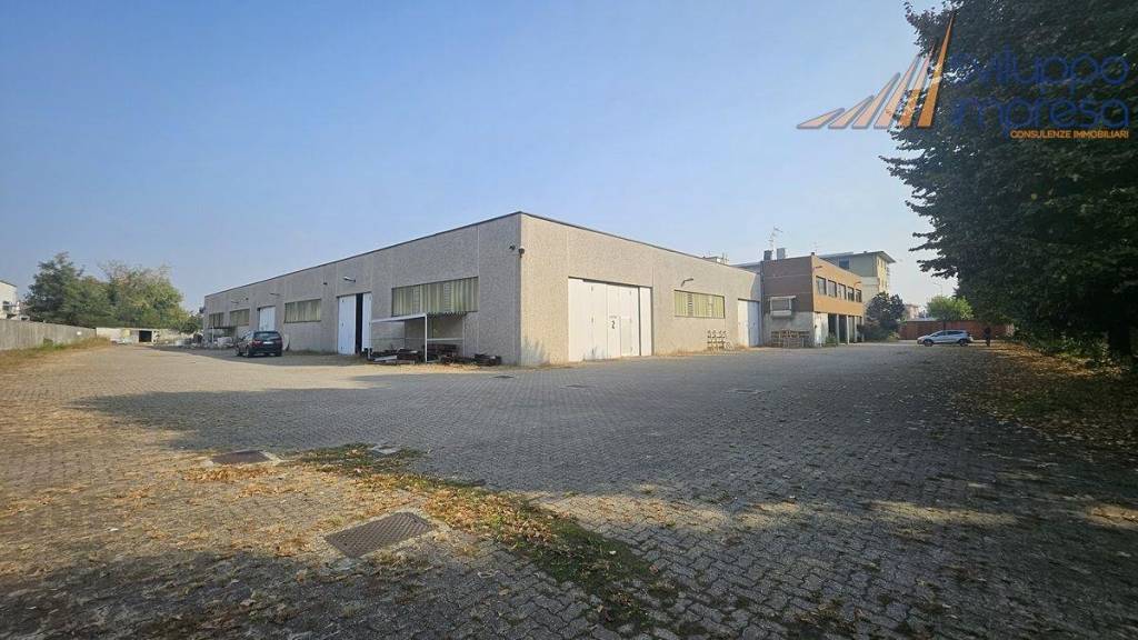 capannone in vendita a Carugate