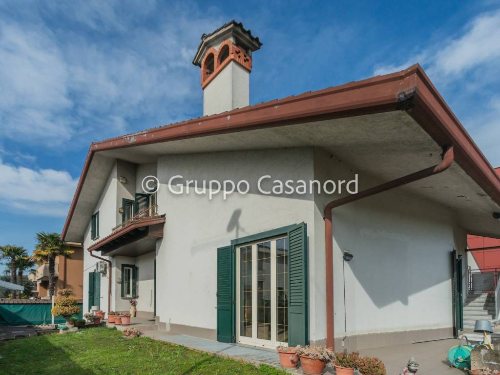 casa indipendente in vendita a Carugate