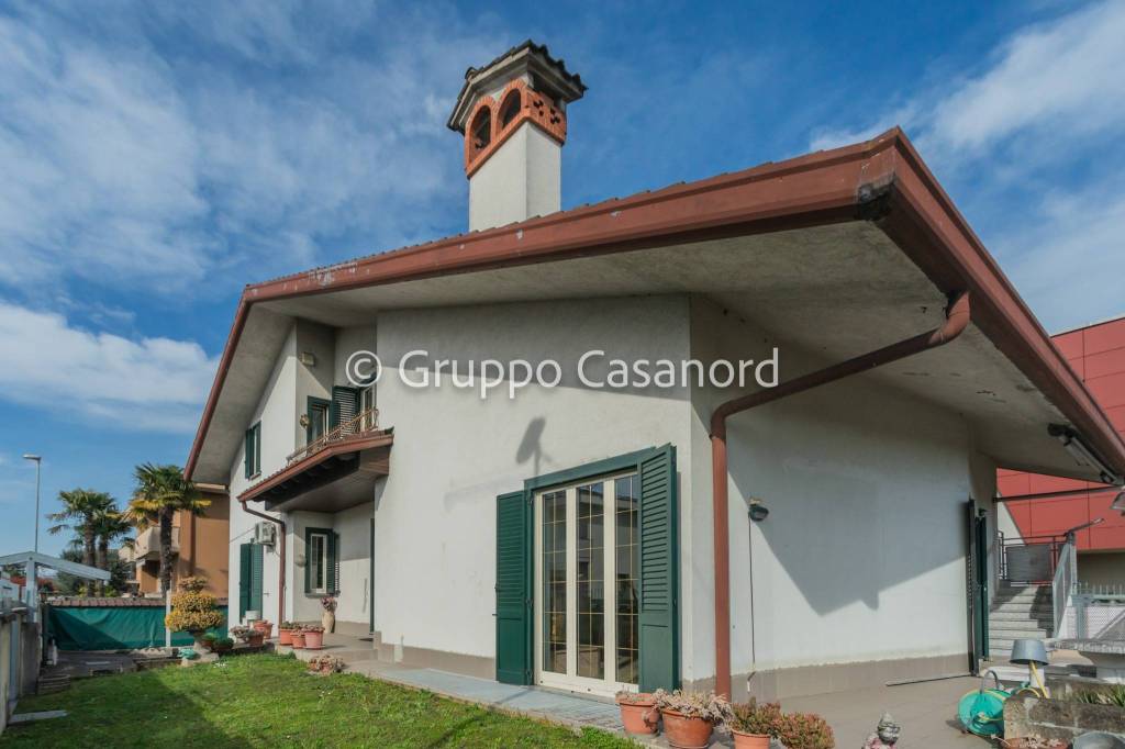 casa indipendente in vendita a Carugate