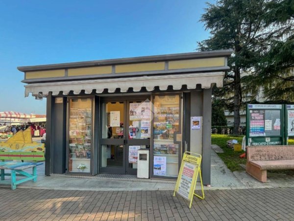negozio in vendita a Carugate