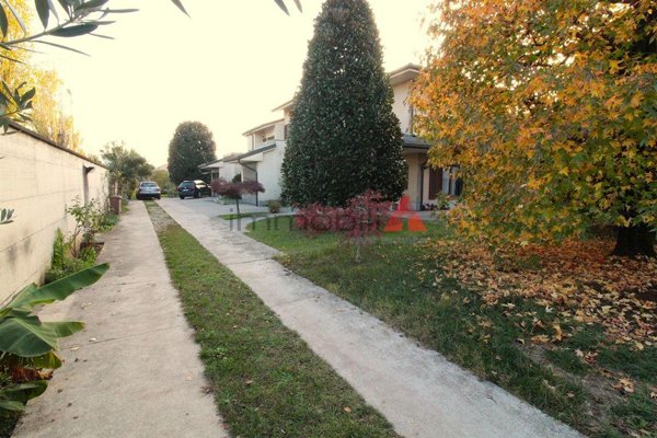 casa indipendente in vendita a Carugate