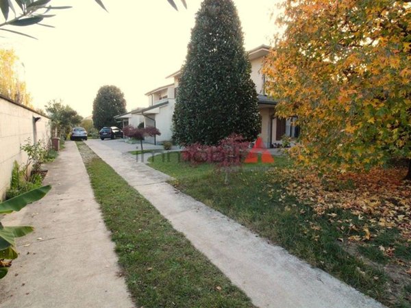 casa indipendente in vendita a Carugate