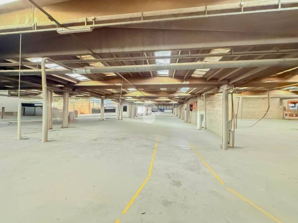 capannone in vendita a Carugate