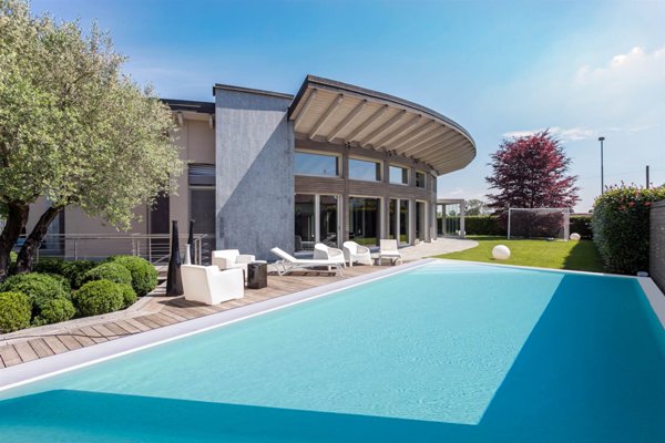 casa indipendente in vendita a Carugate