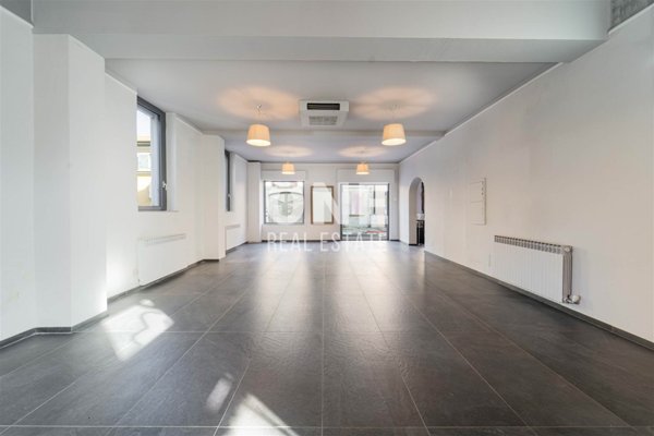 negozio in vendita a Carugate