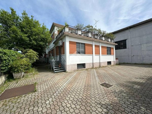intera palazzina in vendita a Carugate