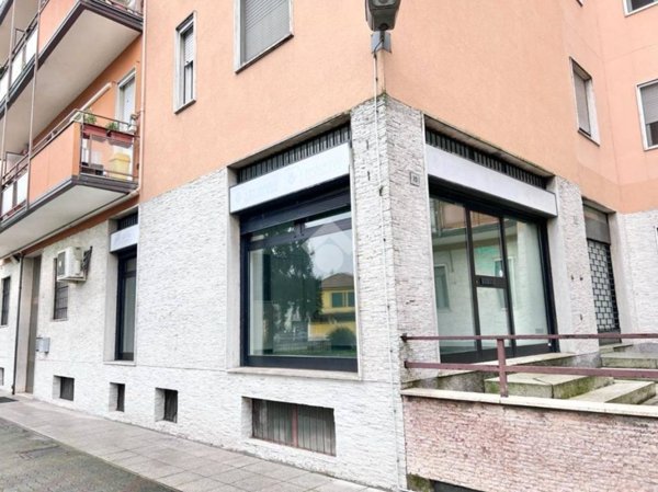 negozio in vendita a Casarile