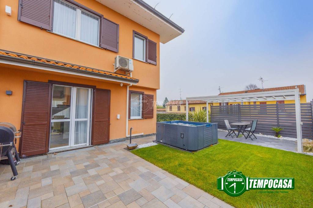 casa indipendente in vendita a Casarile