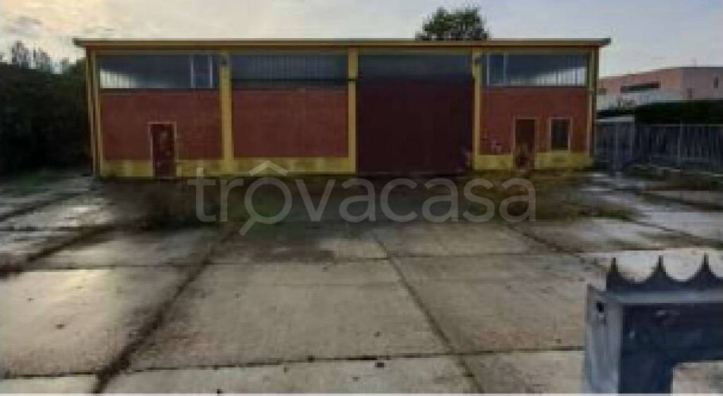 locale commerciale in vendita a Casarile