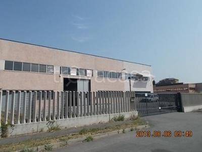 locale commerciale in vendita a Casarile