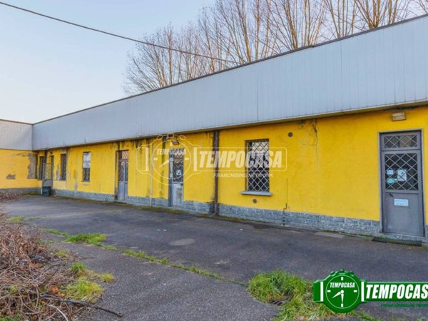 locale commerciale in vendita a Casarile