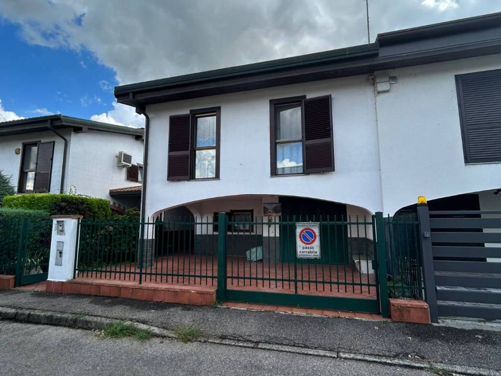 casa indipendente in vendita a Casarile