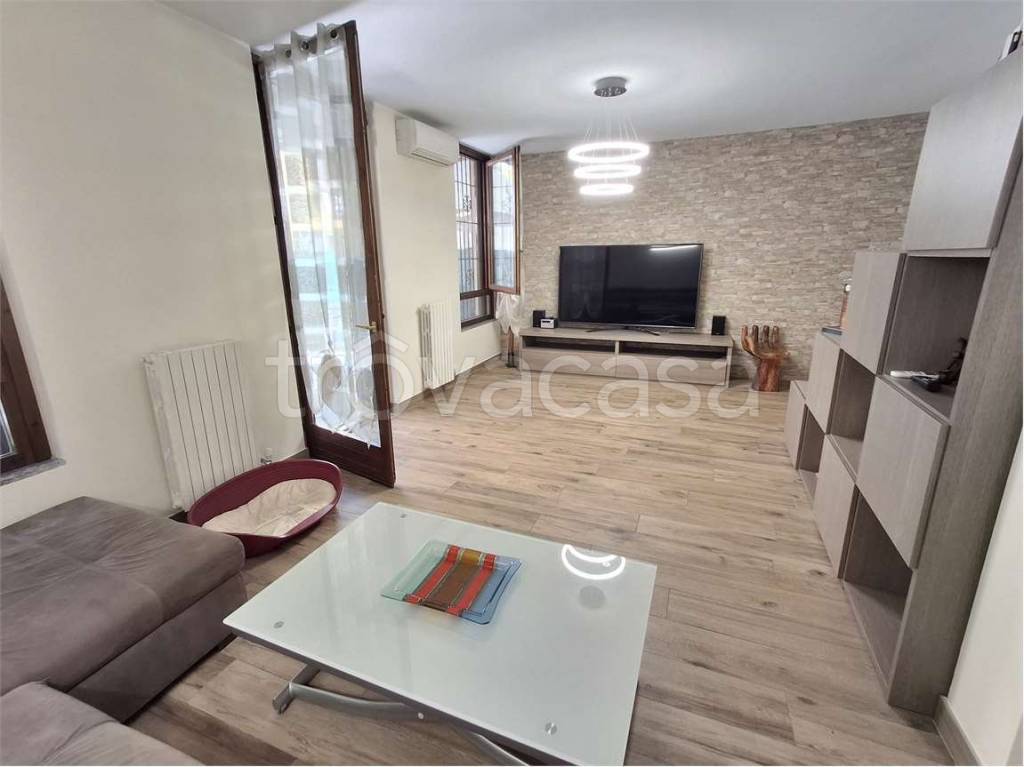 casa indipendente in vendita a Casarile