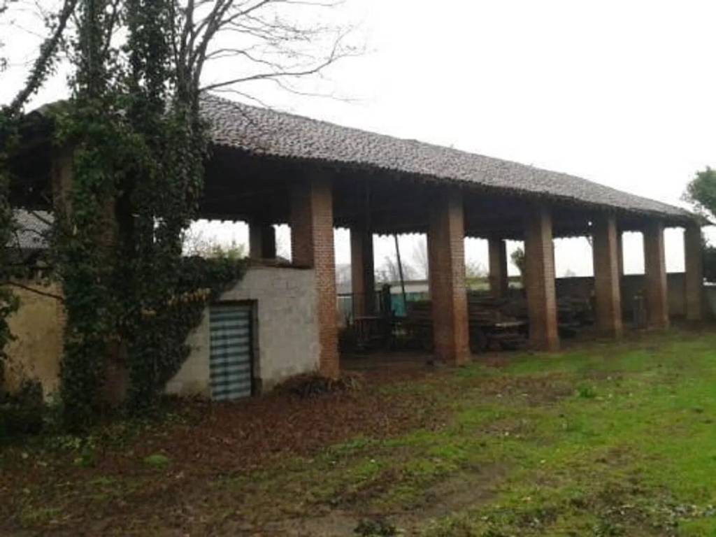 casa indipendente in vendita a Casarile