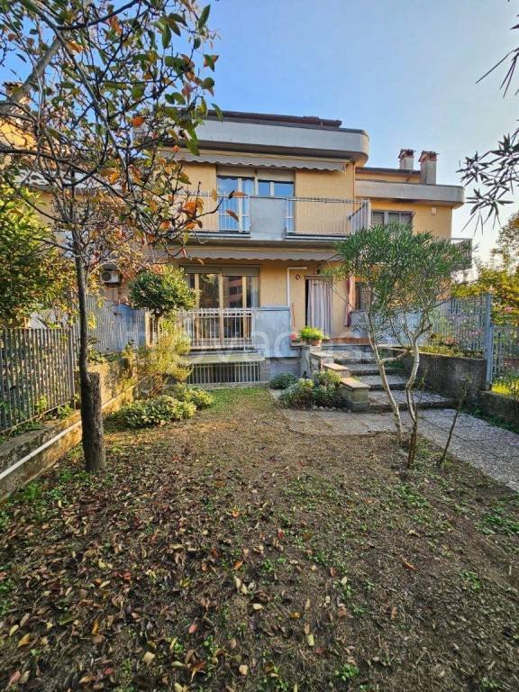 casa indipendente in vendita a Casarile