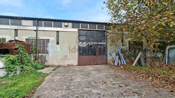 locale di sgombero in vendita a Casarile