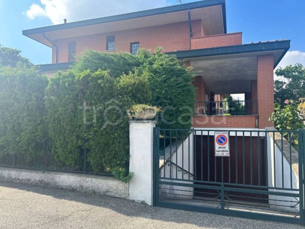 casa indipendente in vendita a Casarile