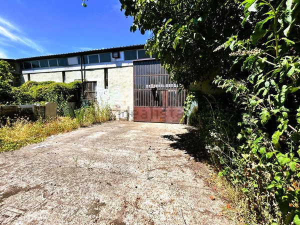 locale di sgombero in vendita a Casarile