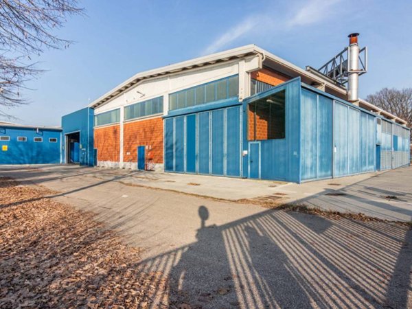 locale commerciale in vendita a Casarile