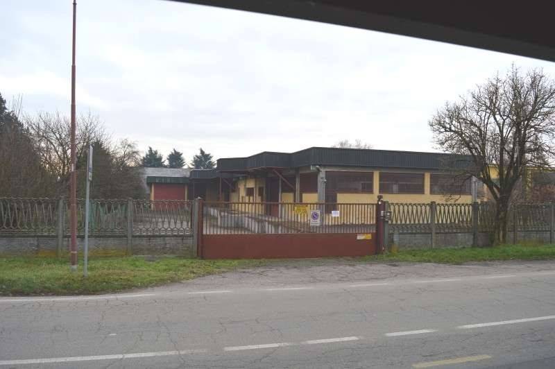 capannone in vendita a Casarile