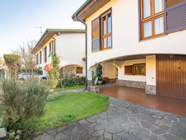 casa indipendente in vendita a Casarile