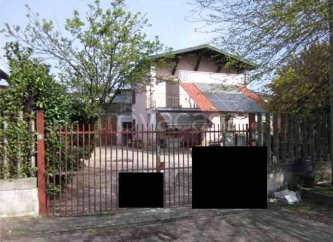 locale commerciale in vendita a Casarile