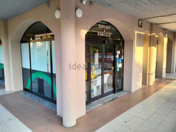 locale commerciale in vendita a Casarile