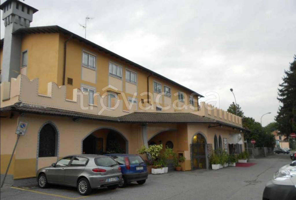 negozio in vendita a Casarile