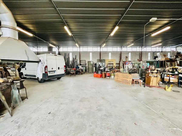 capannone in vendita a Casarile