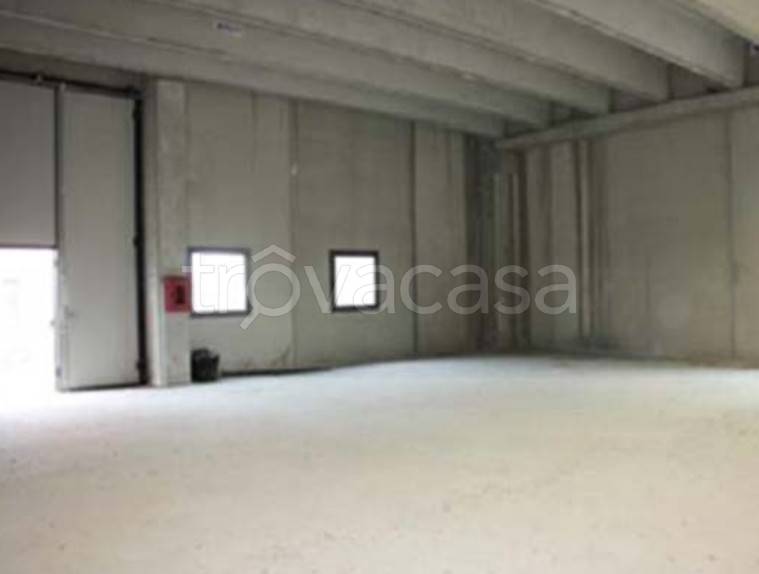 locale commerciale in vendita a Casarile
