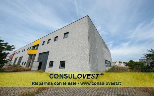 locale commerciale in vendita a Casarile