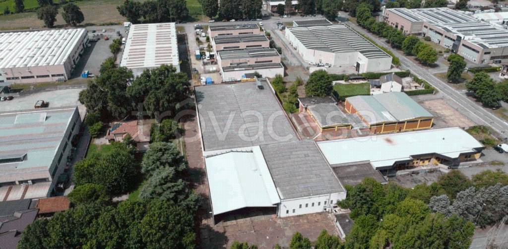 negozio in vendita a Casarile
