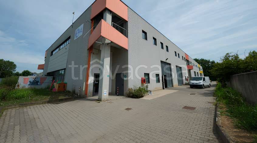 locale commerciale in vendita a Casarile