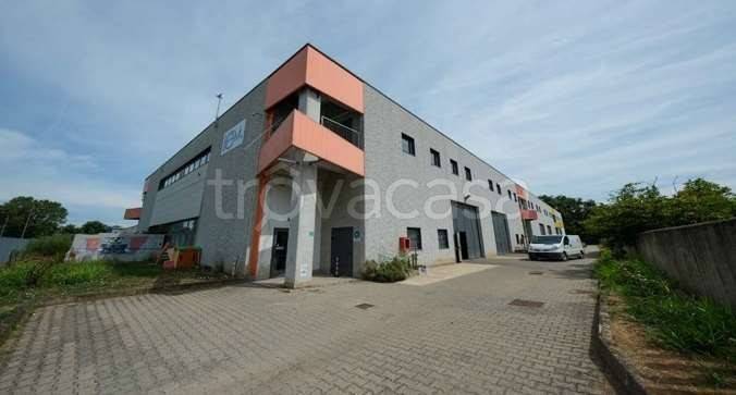 locale commerciale in vendita a Casarile